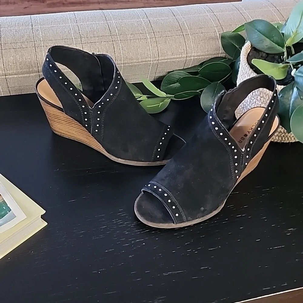 LUCKY BRAND Ulyssas Suede Slingback Wedge Sandals 39 8.5 Studs Vegan Leather